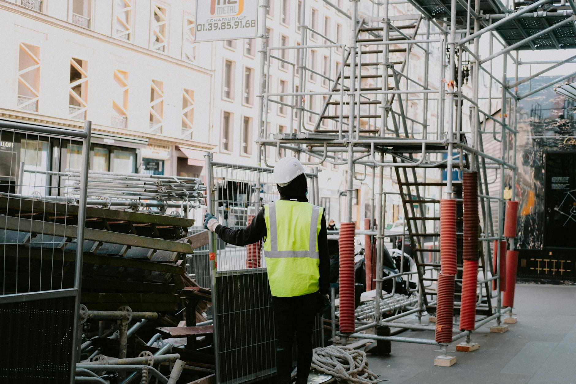 Miért penészedik a tetőtér fala akkor is, ha nincs beázás? A páralecsapódás rejtett okai, amik tönkreteszik a tetőszerkezetet
