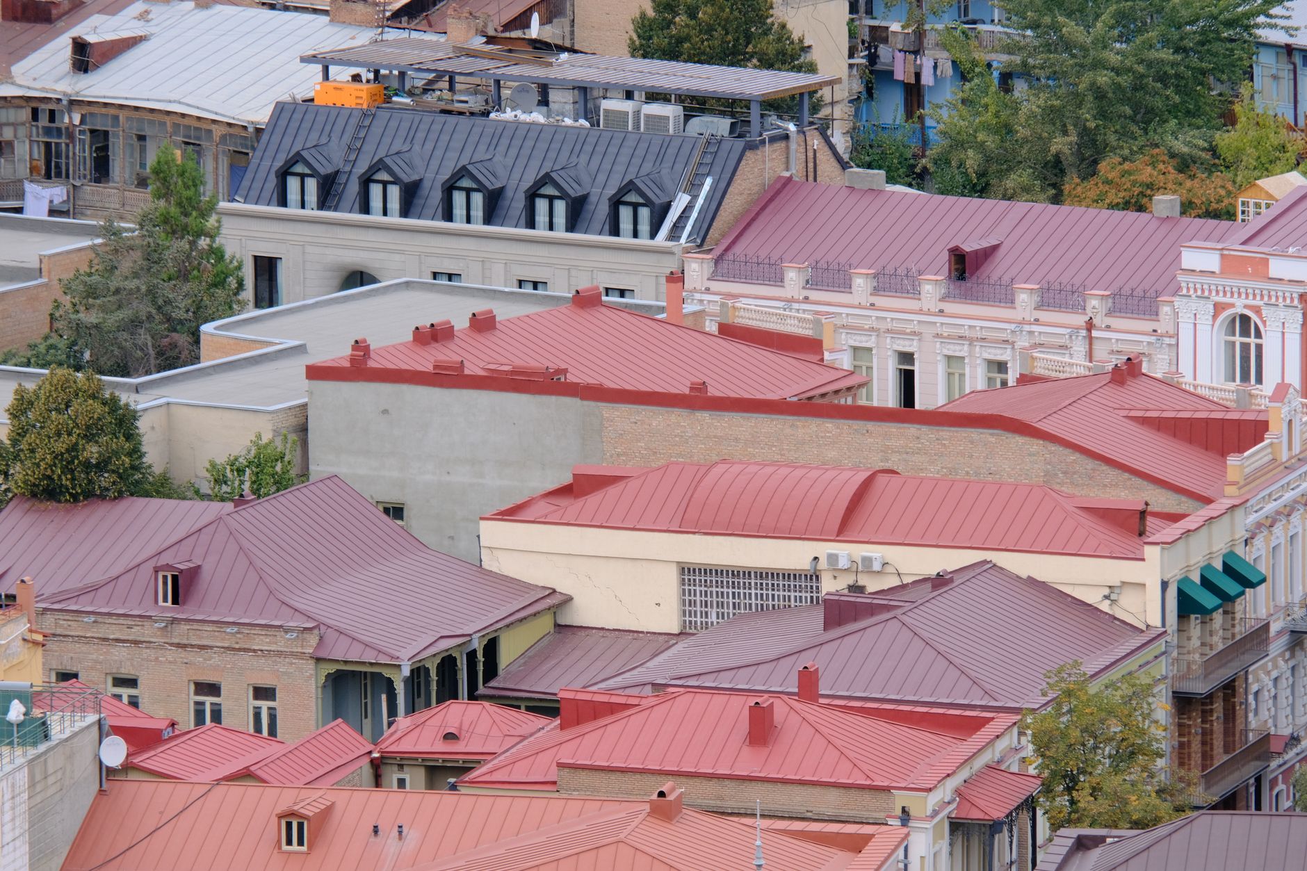 Tetők és a drónok: Így használják a szakemberek a legújabb technológiát a veszélyes tetőfelmérésekhez és hibaészleléshez