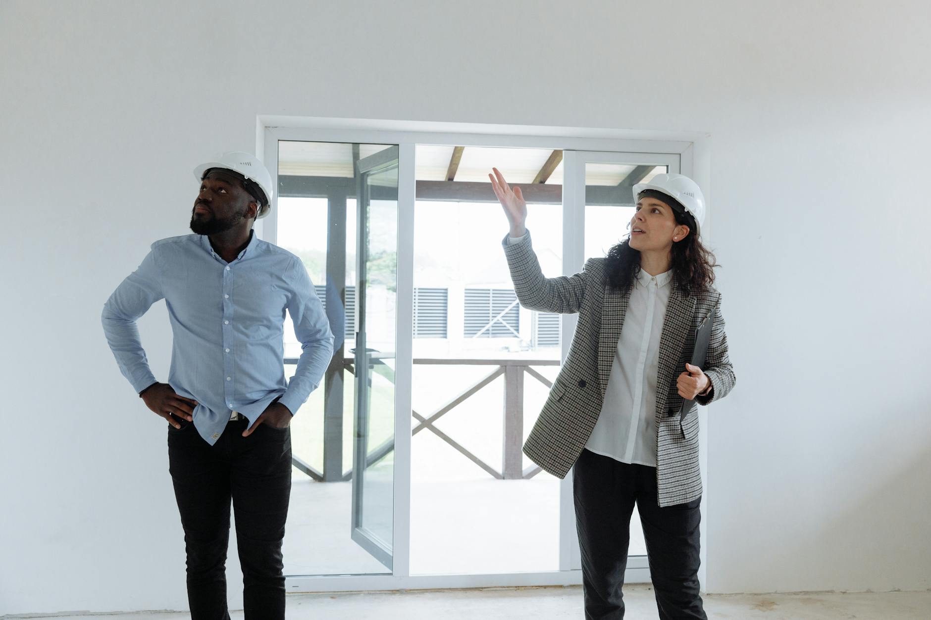 Tetőtéri gombásodás és penész: miért nem elég a festés, és hogyan pusztítja el a faanyagot a gomba a láthatatlan részeken?